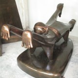龍華廣場(chǎng)玻璃鋼運(yùn)動(dòng)人物景觀雕塑