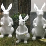 玻璃鋼卡通動(dòng)物雕塑進(jìn)入羅湖小學(xué)校園充滿童趣