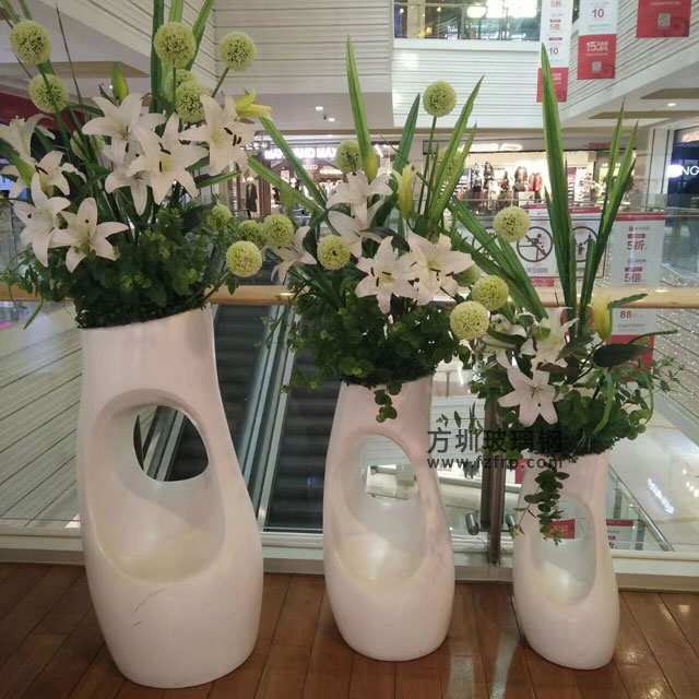 玻璃鋼藝術(shù)花器讓廣州商場(chǎng)端午佳節(jié)更具特色