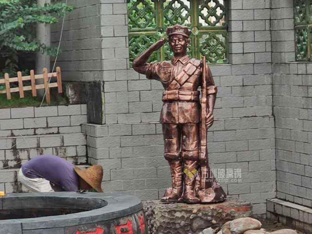 廣東平遠玻璃鋼紅軍戰(zhàn)士仿銅人物雕塑弘揚軍民魚水情