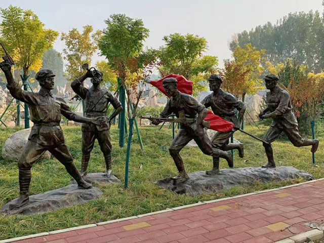 革命紀念園沖鋒號角雕塑
