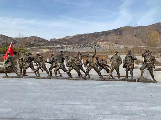 玻璃鋼八路軍抗戰(zhàn)雕塑模型