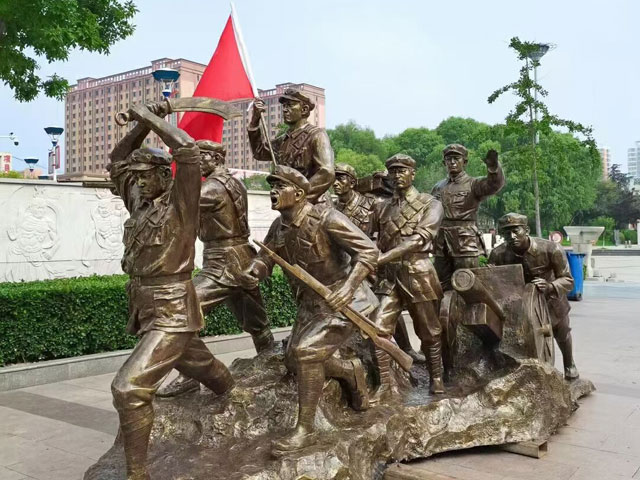 玻璃鋼八路軍抗戰(zhàn)雕塑模型