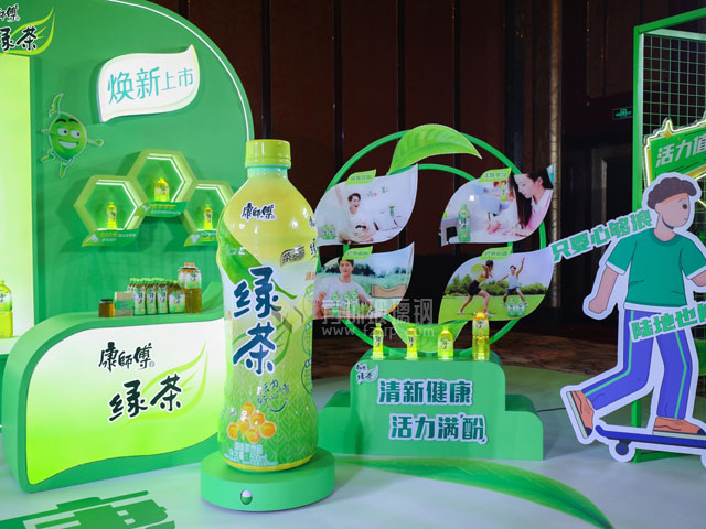 玻璃鋼綠茶瓶雕塑模型為新品茶飲上海發(fā)布會站臺