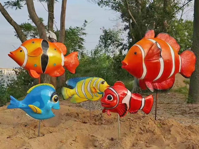 山西玻璃鋼熱帶魚群雕塑
